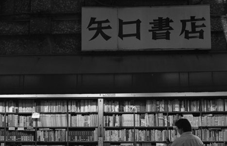神田の古本街にて（Leica M3）