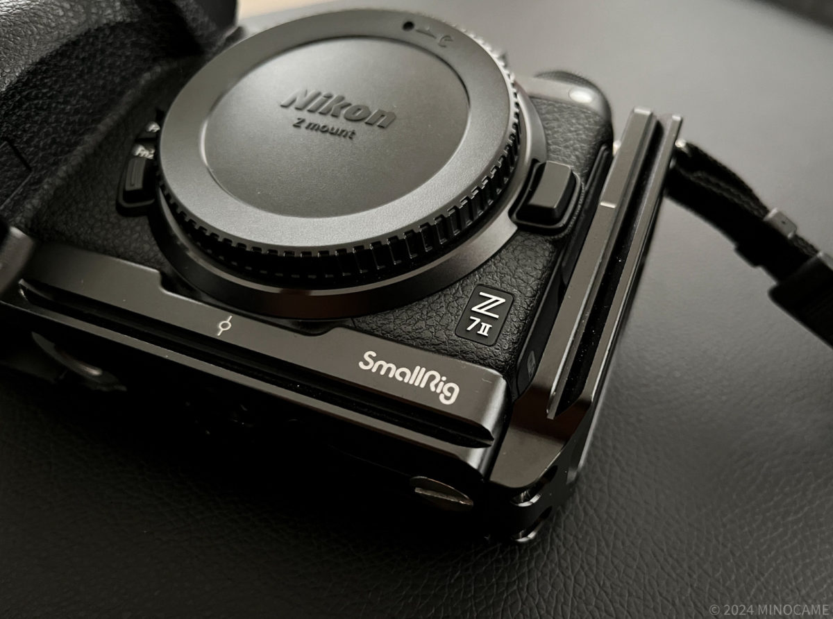 SmallRig L型プレート ( Nikon Z5、Z6、Z7、Z6 II、Z7 IIで共用可能)　Arca対応の溝が横位置側にも縦位置側にもある。