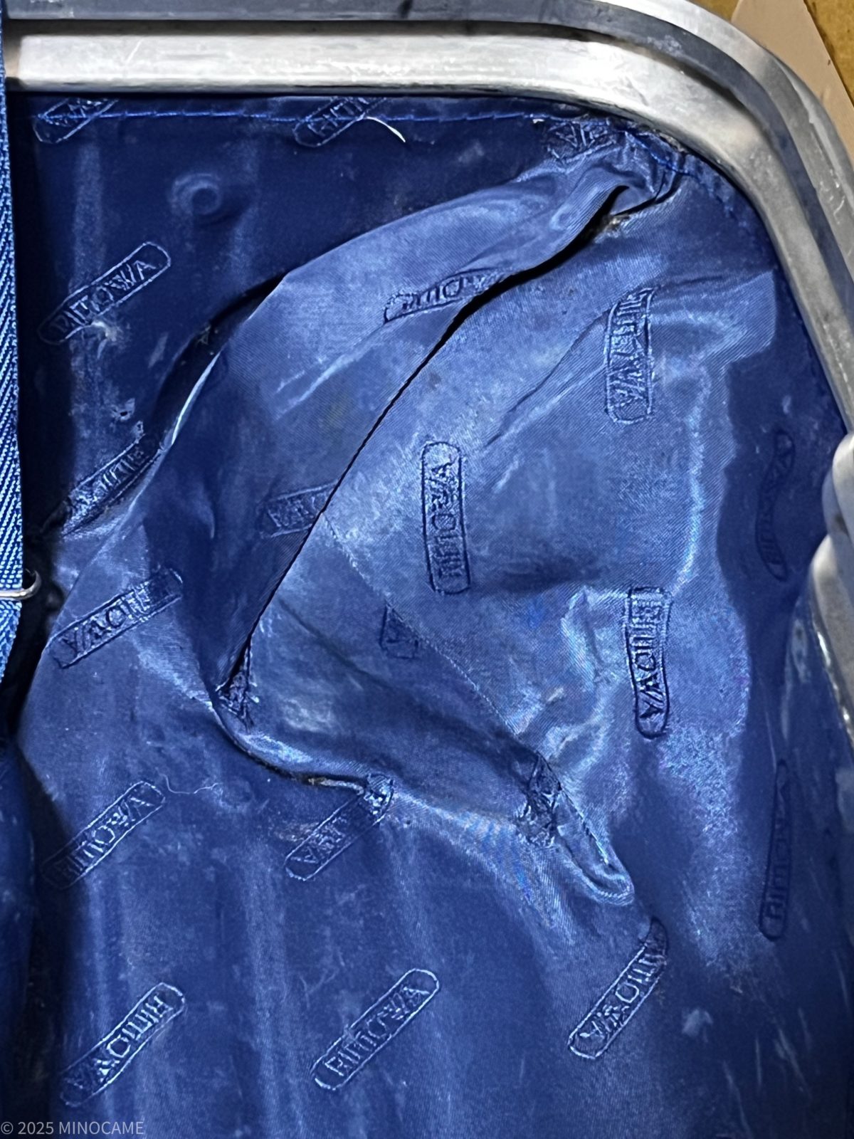 RIMOWAの内側のでっぱり。