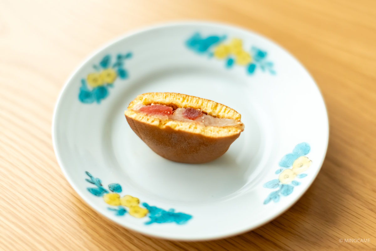 俵屋吉富 苺ミルクティ三笠(3)